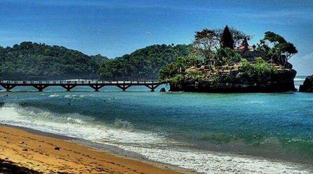 Pantai Balekambang, Pantai Andalan dan Paling Indah Di Malang