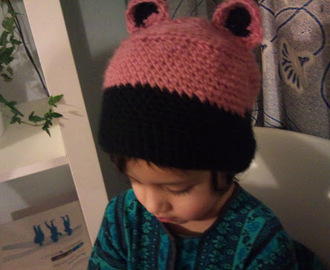 Beary cute baby hat. :-) (crochet)