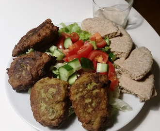 Falafler med Ærter, Pitabrød og Salat