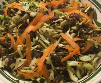 Efterårets kålsalat med oksekød og quinoa