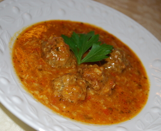 Tomatsuppe med kødboller