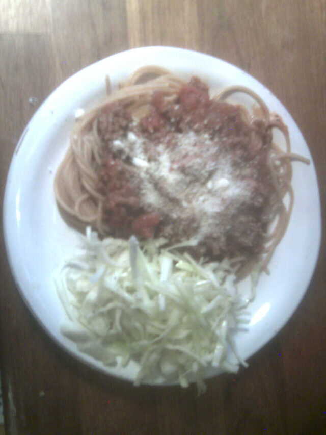 Mors Spaghetti med Kødsovs samt Hvidkålssalat ala Bitz