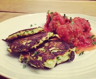 Italienske kødboller med tomatsauce og zucchini fritter