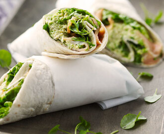 Wraps med ærtehummus og laks