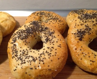 Hjemmebagte bagels med Chia frø.