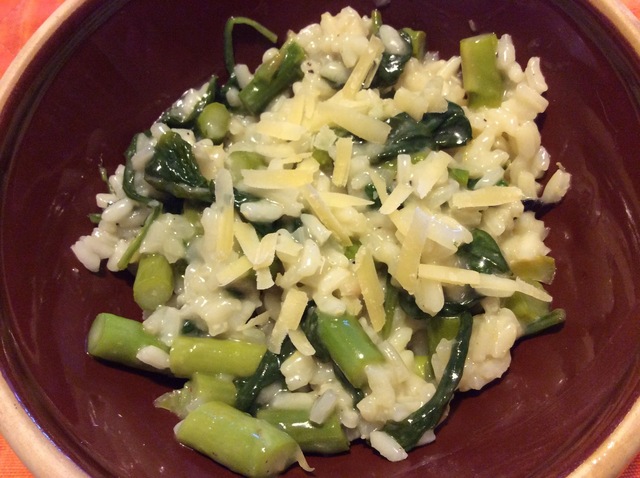 Risotto med asparges og spinat
