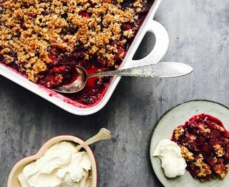 Rabarbercrumble med vaniljecreme