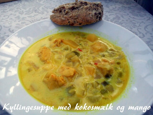 Kyllingesuppe med kokosmælk og mango