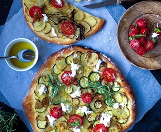 SOMMERPIZZA MED SQUASH & NYE KARTOFLER