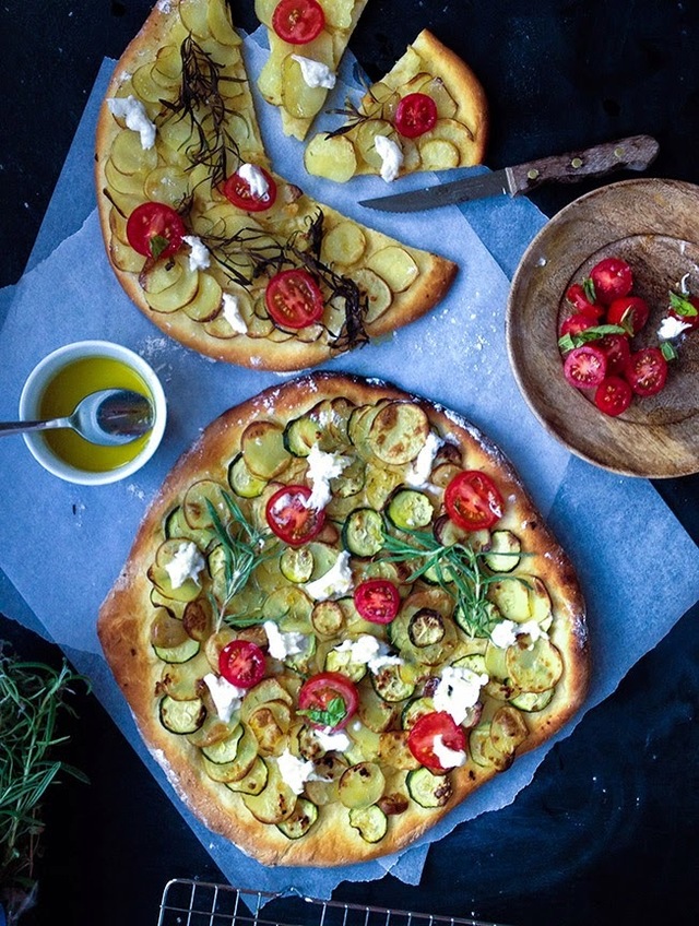 SOMMERPIZZA MED SQUASH & NYE KARTOFLER