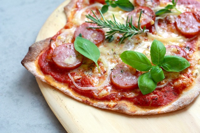 Tips og opskrift til lækker og hurtig hjemmelavet pizza