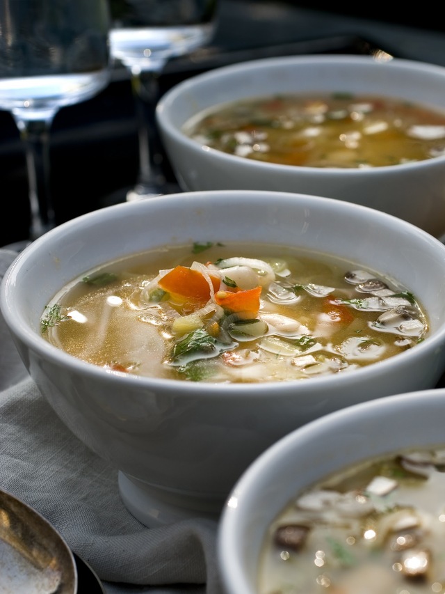 Grøntsagssuppe med hvide bønner