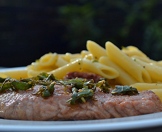 Kalveescalope med salvie og citron og penne kogt som risotto