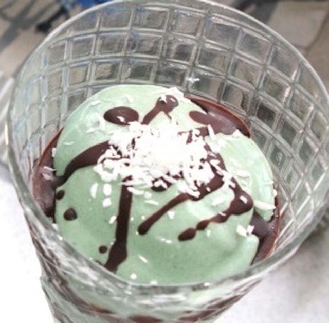 Fantastisk lækker pebbermynte-is med mørk chokolade… (Must-try til AFTER-EIGHT fans)