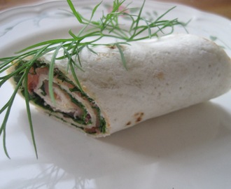 Wraps med laks, nogle med kylling og nogle med skinke