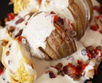 Hasselback kartofler med linser og cashewdressing