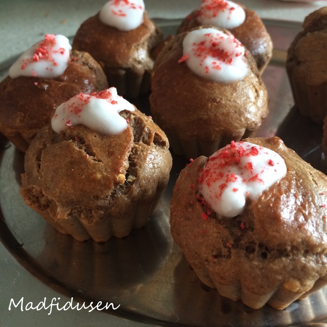 Peanutbutter-banan-chokolade muffins med et hint af mazarin