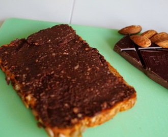 Sund Nøddeladespread - med både nødder og chokolade !