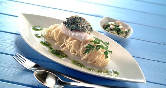 Ovnbagt torsk med champignon og mandler