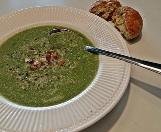 Vegetarisk broccolisuppe med knas