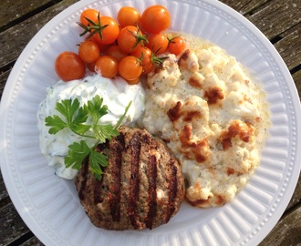 Græske bøffer med tzatziki og blomkål i fetafløde - LCHF