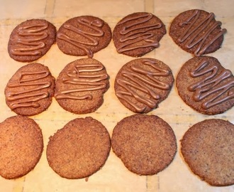 Hasselnødde småkager og marcipankugler på hjemmelavet marcipan - sødt til advent (glutenfrit)