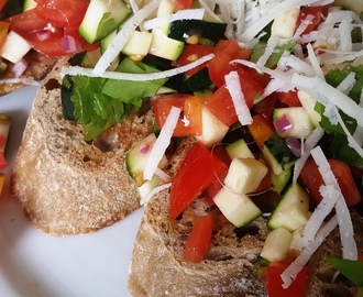 Bruschetta med Squashsalsa og Parmesan