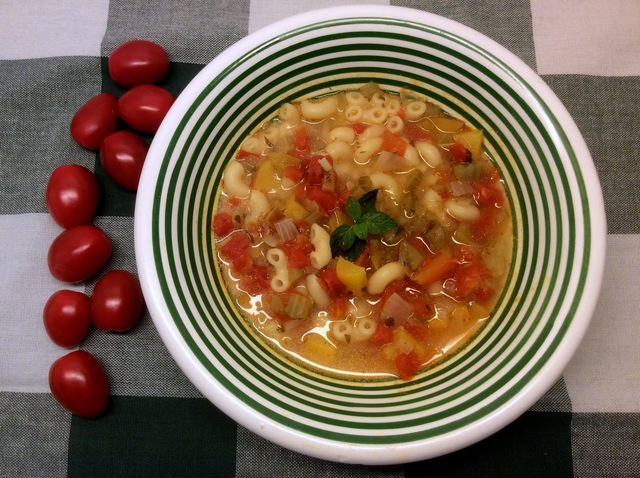 Anderledes tomatsuppe med nektariner og pasta