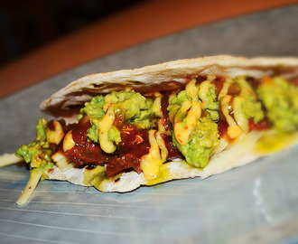 Restemad: Chapati med ossobuco, guacamole, persilleolie og hummermayo