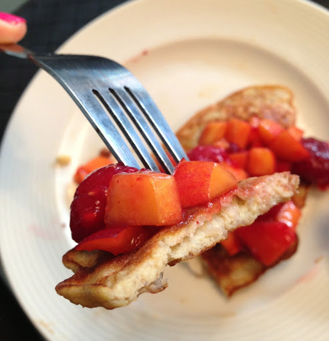 Kokospandekager med peach melba-relish