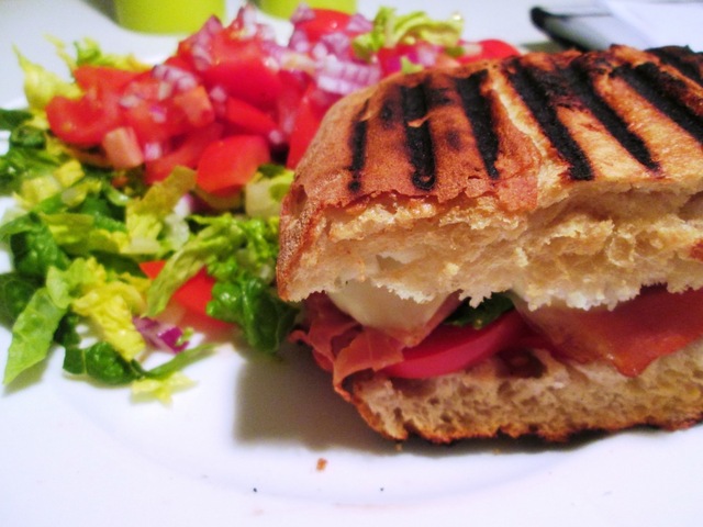 Grillet Sandwich med Serrano og Mozzarella