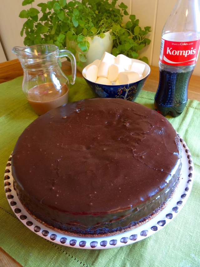 Sjokoladekake med coca cola og marsmallows !