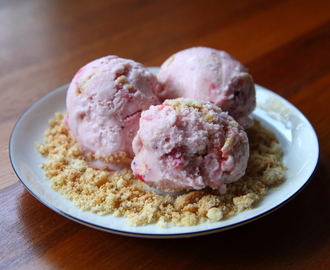 Strawberry cheesecake ice cream