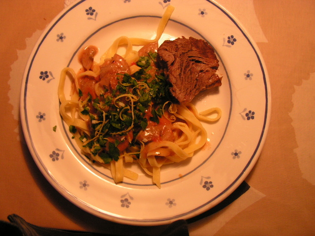 Oksegrydesteg med pasta og gremolata