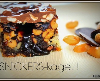 Snickers-kage fyldt med peanuts, karamel og chokolade