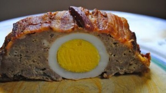 Farsbrød med bacon og æg