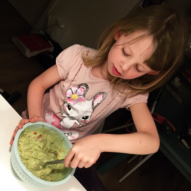 Børn i køkkenet – Vi laver guacamole