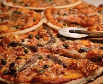 Less is More: Pizza med ansjoser, kapers og oliven