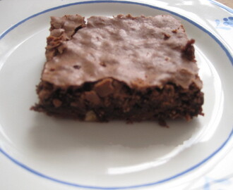 Brownies med ristede mandler og mørk chokolade