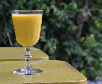 Smoothie med mango og banan