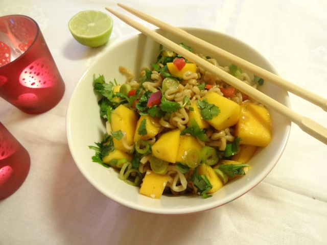 Asiatisk nudelsalat med mango ♫