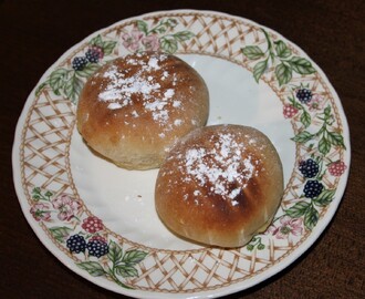 Fastelavnsboller med creme og remonce med marcipan