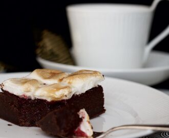 Brownie toppet med skumfiduser