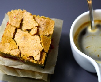 Blondies med sød lakrids, citron og hindbær