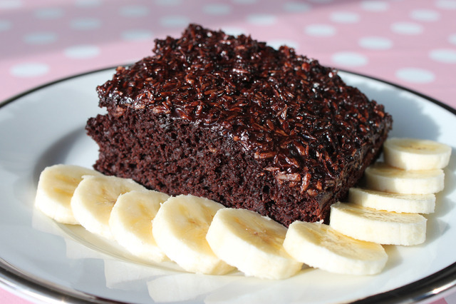 Chokoladekage med banan og kokosglasur