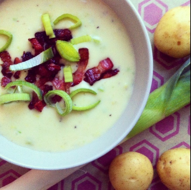 Cremet kartoffelsuppe med porrer og bacon