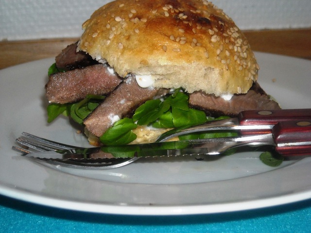 Steakburger med Sennep og Hytteost