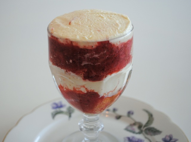 Jordbær/rabarber tiramisu