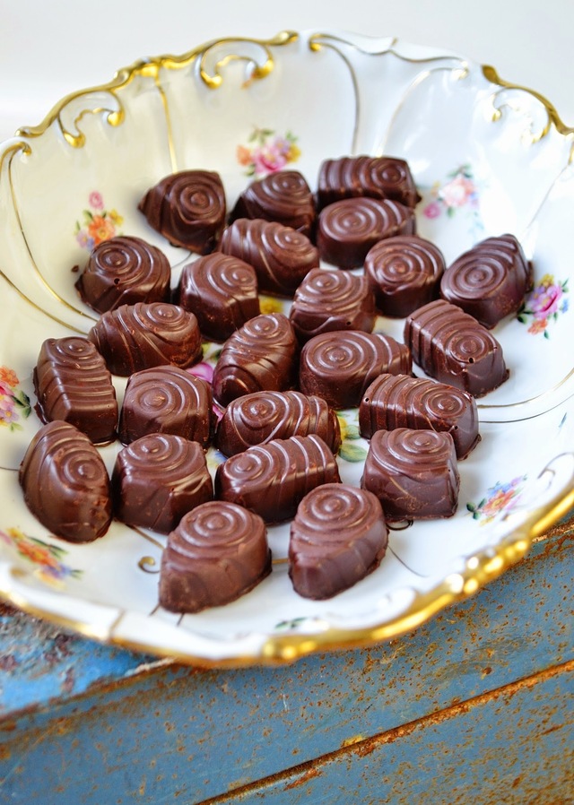 Fyldte chokolader med nougat crunch