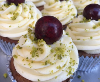 Raspberry and Liquorice Cupcake with LOVE